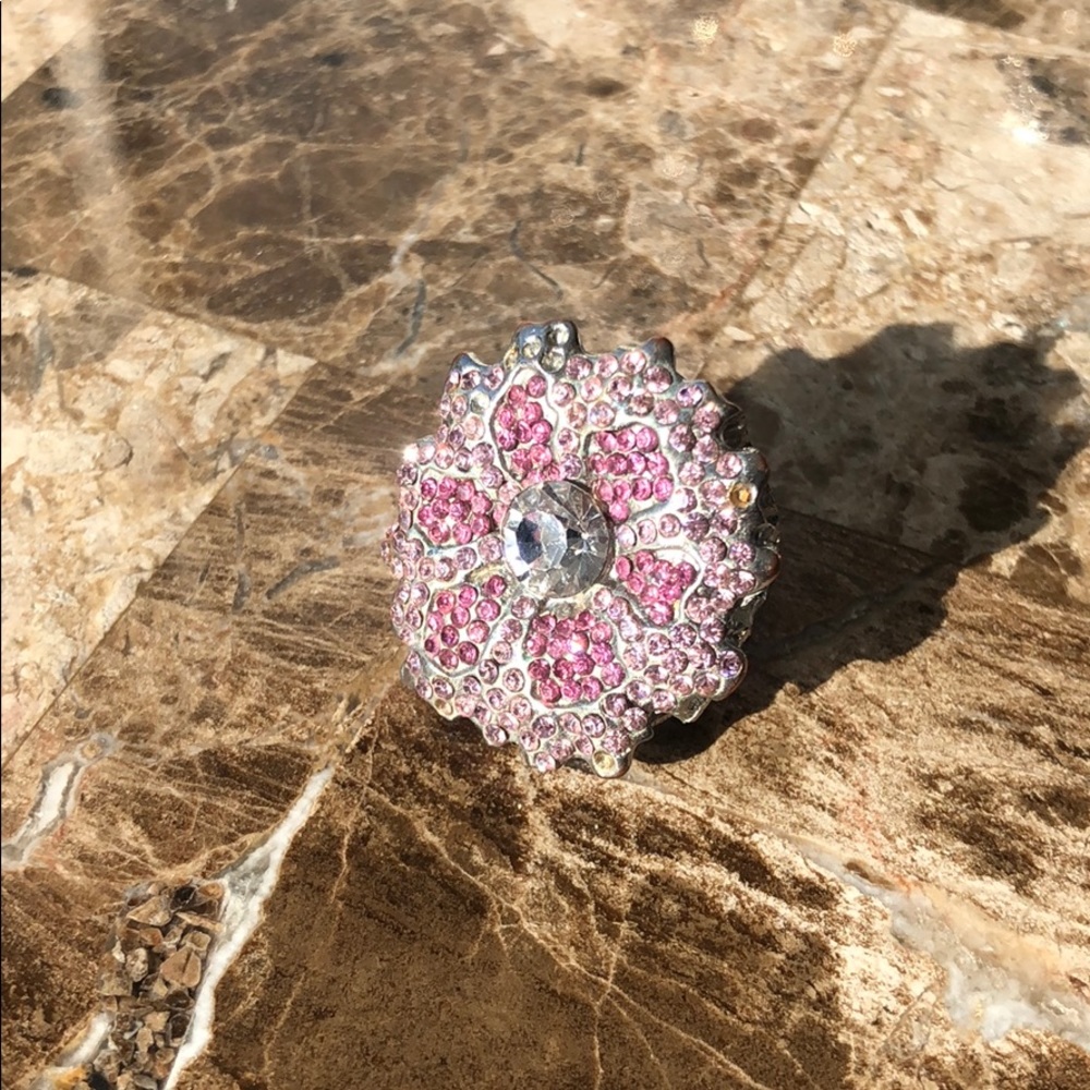 Pink Rhinestone Flower ring 🌺 - Picture 2 of 6